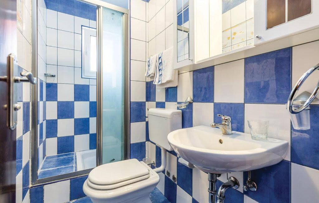 Bed & Breakfast Valentina Metajna Bagian luar foto