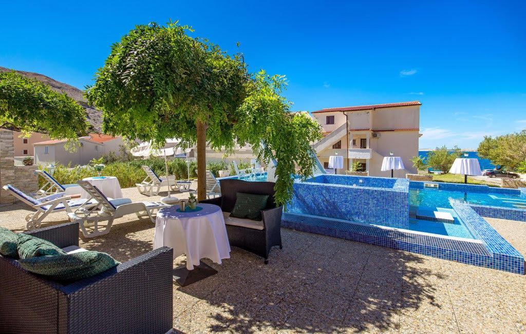 Bed & Breakfast Valentina Metajna Bagian luar foto