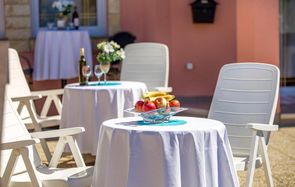 Bed & Breakfast Valentina Metajna Bagian luar foto