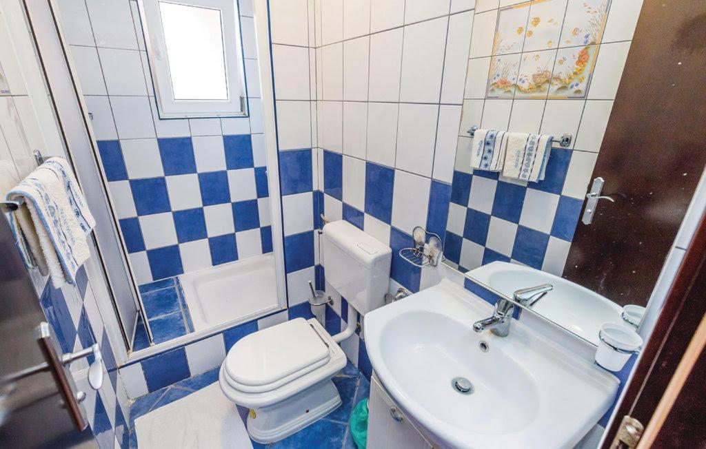 Bed & Breakfast Valentina Metajna Bagian luar foto