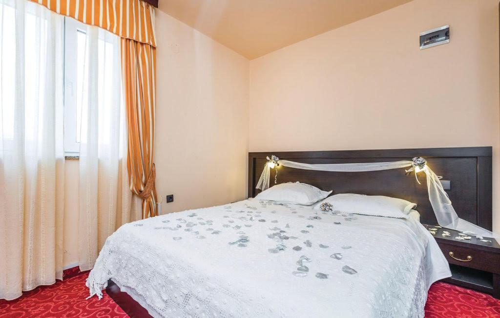 Bed & Breakfast Valentina Metajna Bagian luar foto