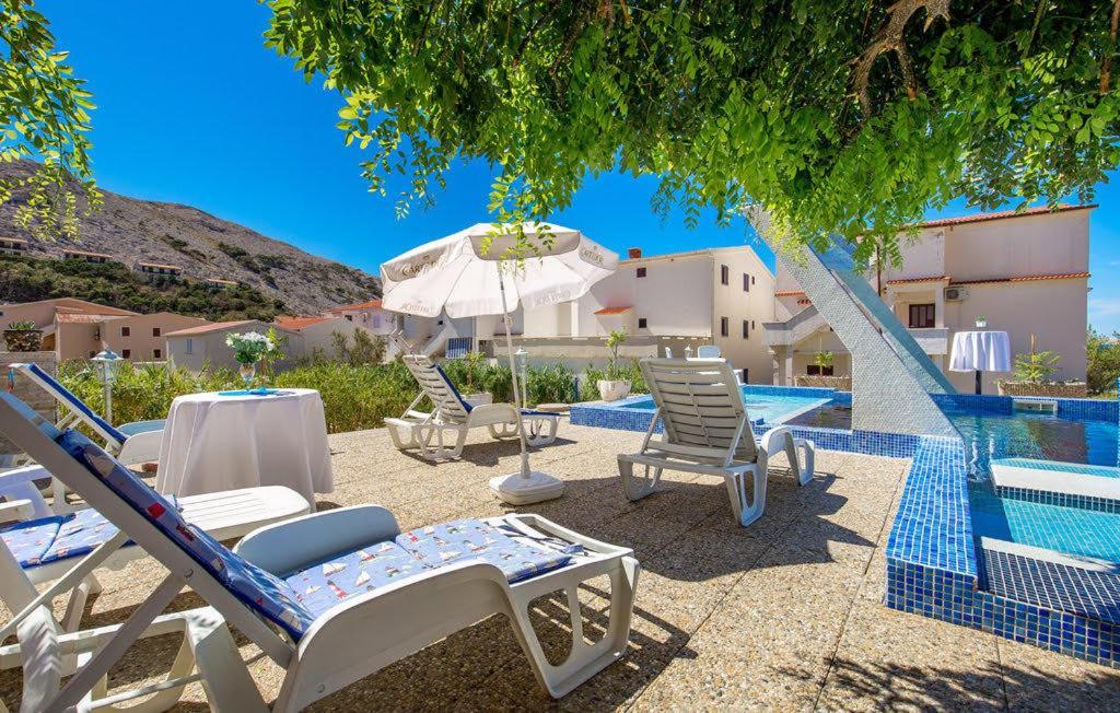 Bed & Breakfast Valentina Metajna Bagian luar foto