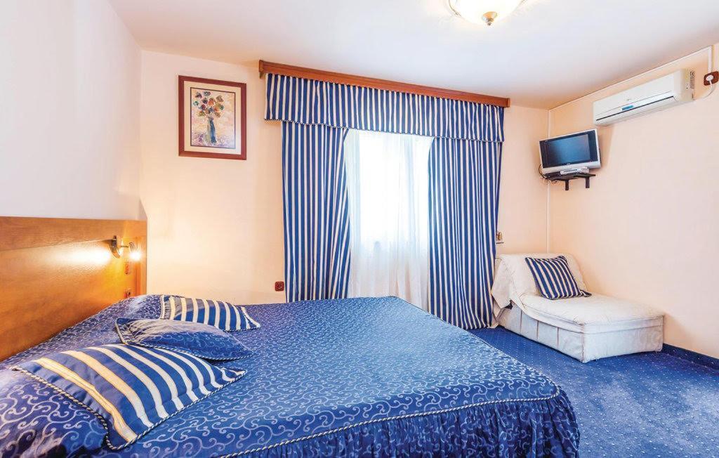 Bed & Breakfast Valentina Metajna Bagian luar foto