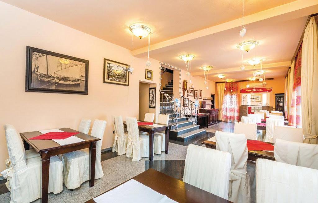 Bed & Breakfast Valentina Metajna Bagian luar foto