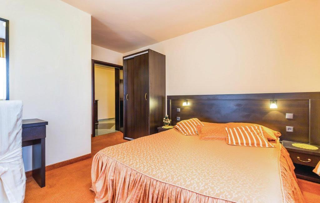 Bed & Breakfast Valentina Metajna Bagian luar foto